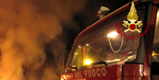 montesarchio-fiamme-locale-commerciale-29-gennaio