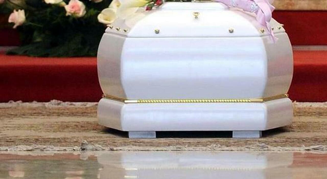 funerali bimbo morto benevento