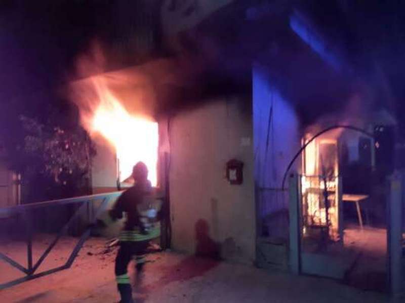 incendio appartamento Castelvenere anziana salvata
